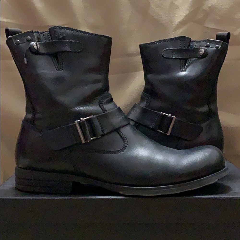 Bunker Boots ✨ - Picture 2 of 4